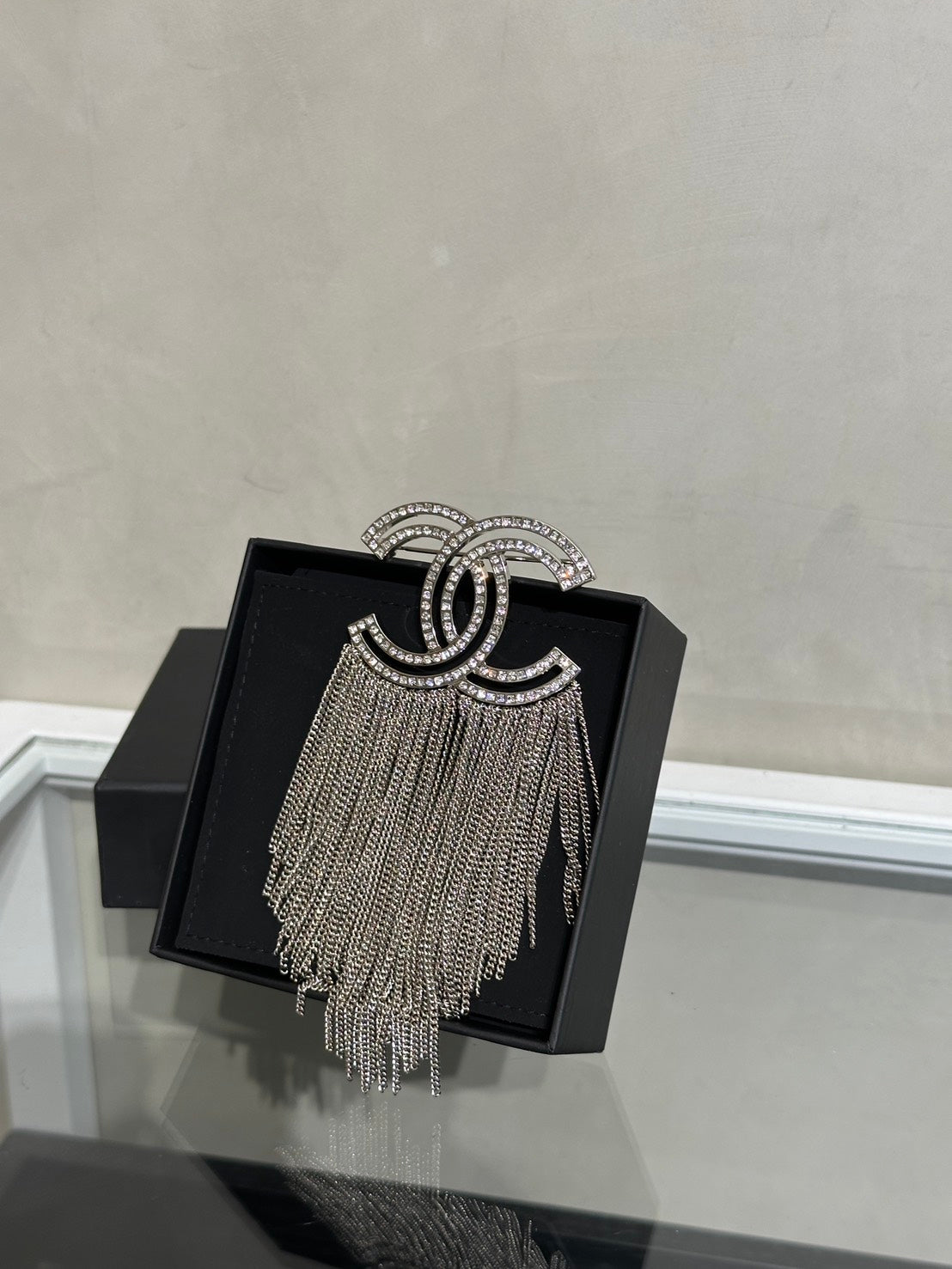 CHANEL 16K水鑽雙C流蘇胸針
