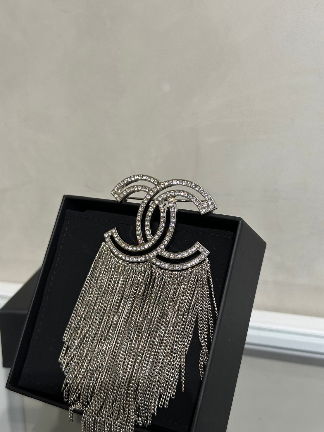 CHANEL 16K水鑽雙C流蘇胸針