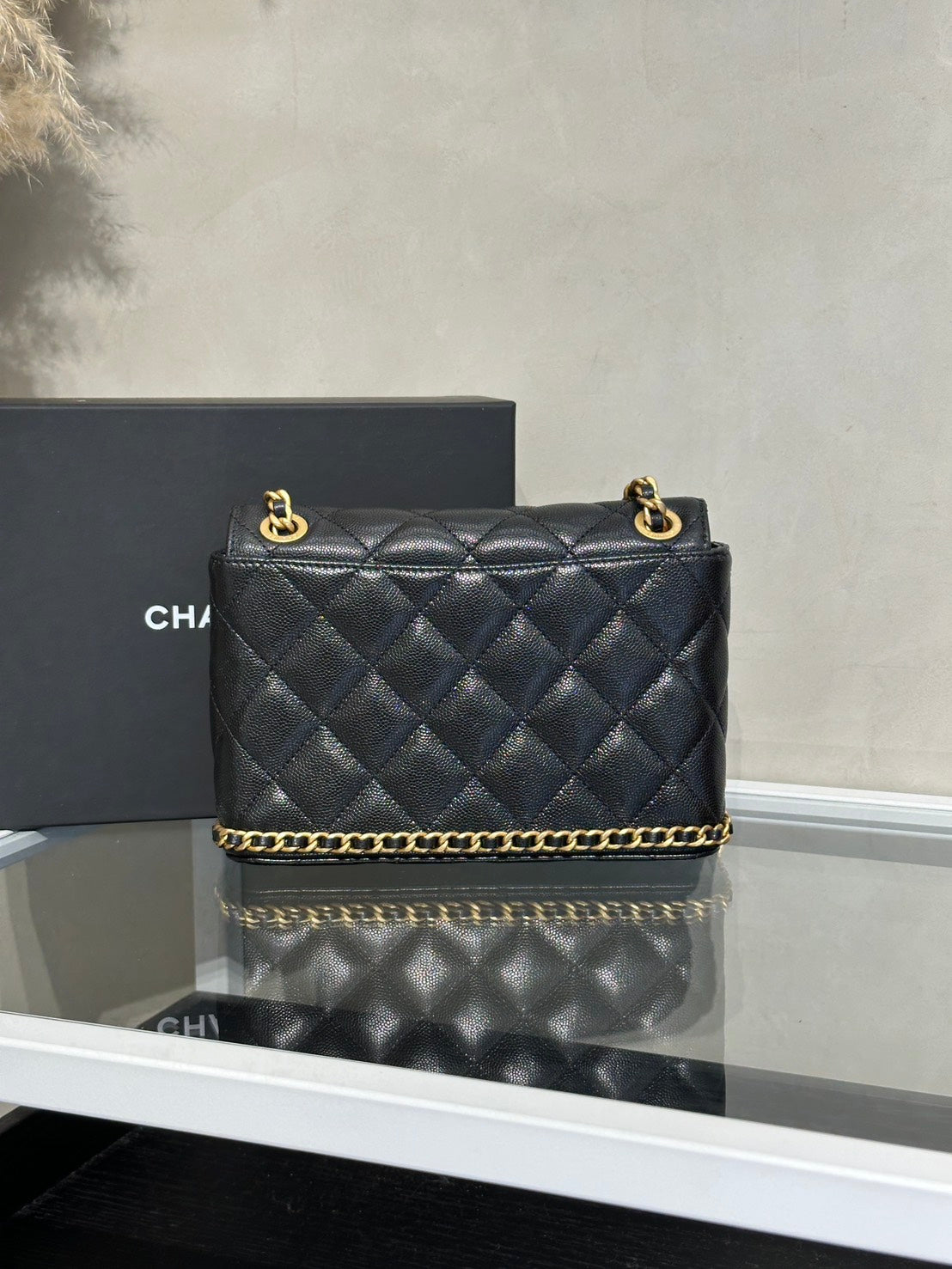 CHANEL 23K皮穿鍊滾邊單肩包 - 黑金