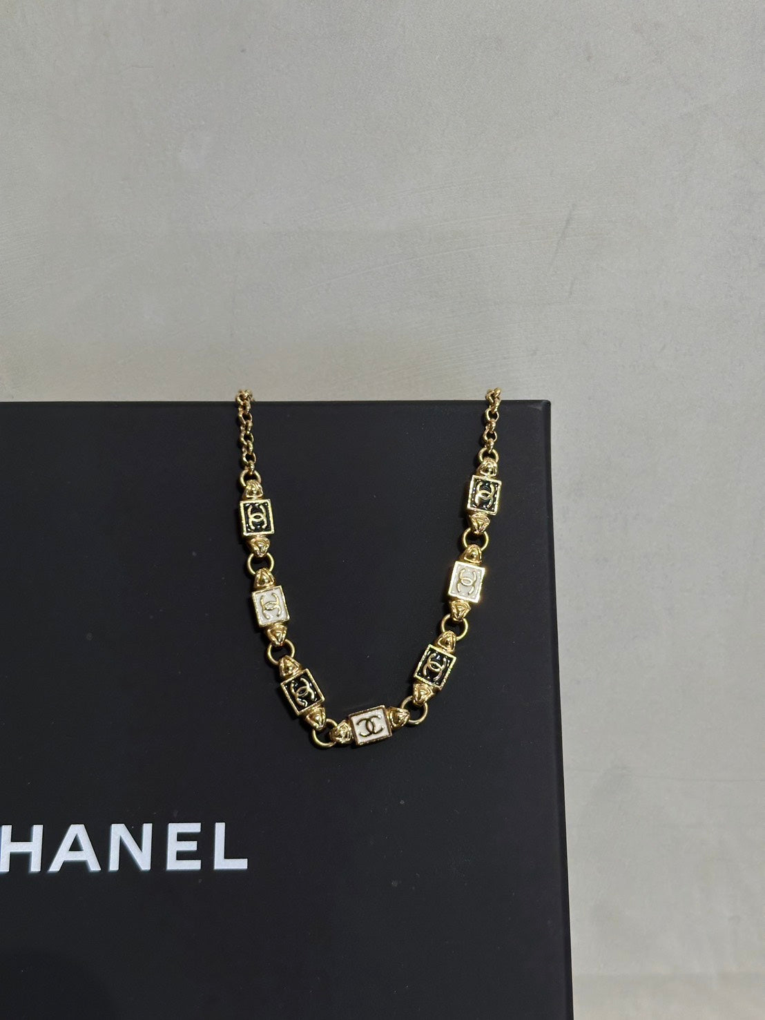 CHANEL 24P黑白琺瑯方塊雙C頸鍊