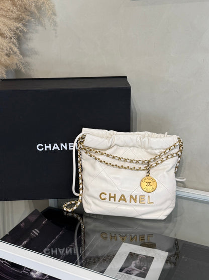 CHANEL 22 Mini Bag - 白金