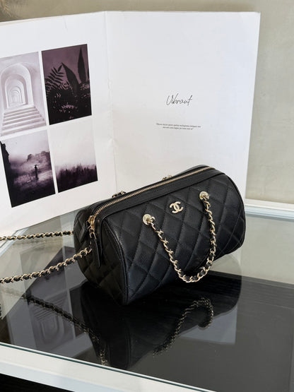 CHANEL 粒面牛皮保齡球包 - 黑金