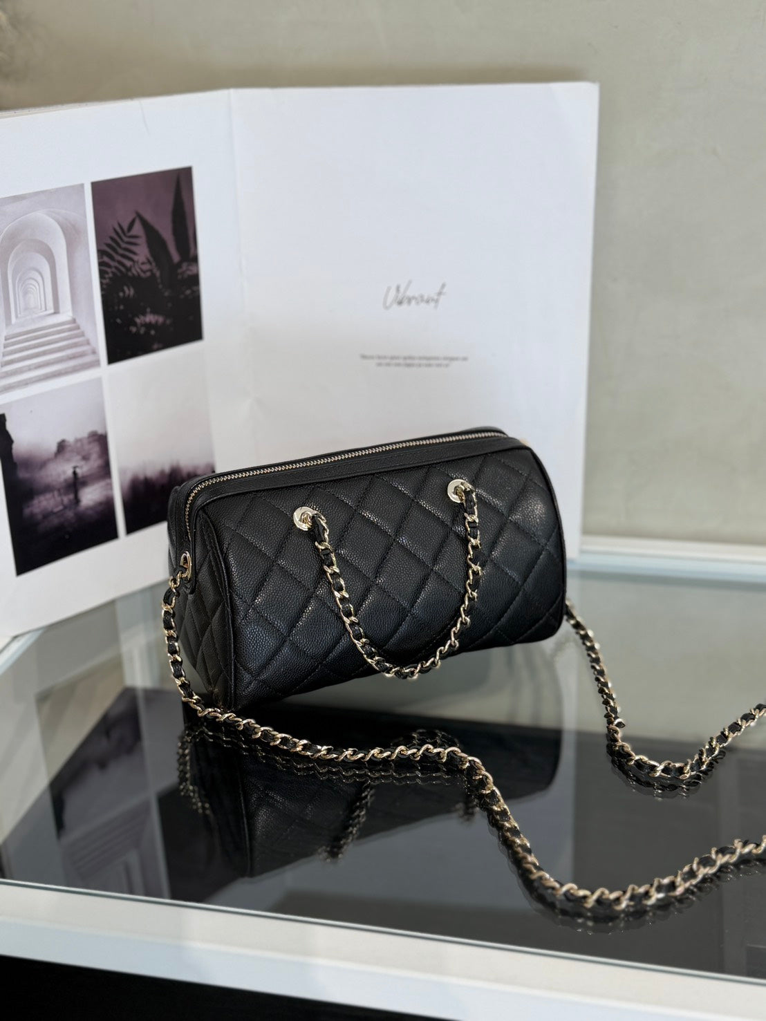 CHANEL 粒面牛皮保齡球包 - 黑金