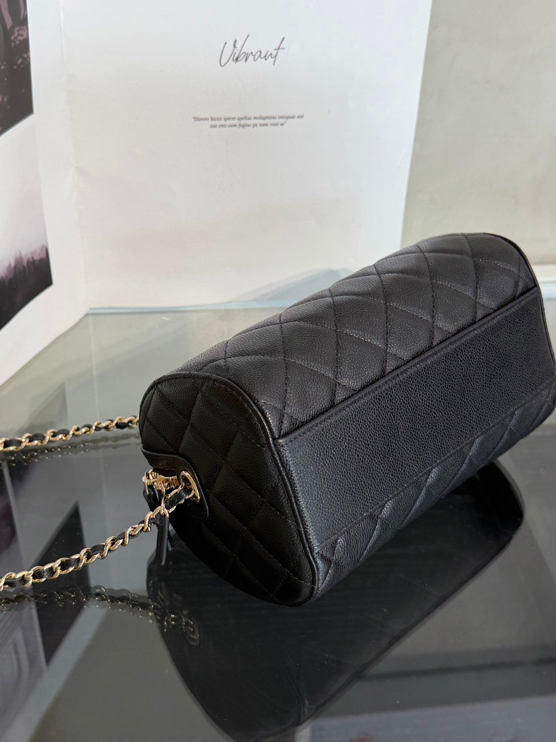 CHANEL 粒面牛皮保齡球包 - 黑金