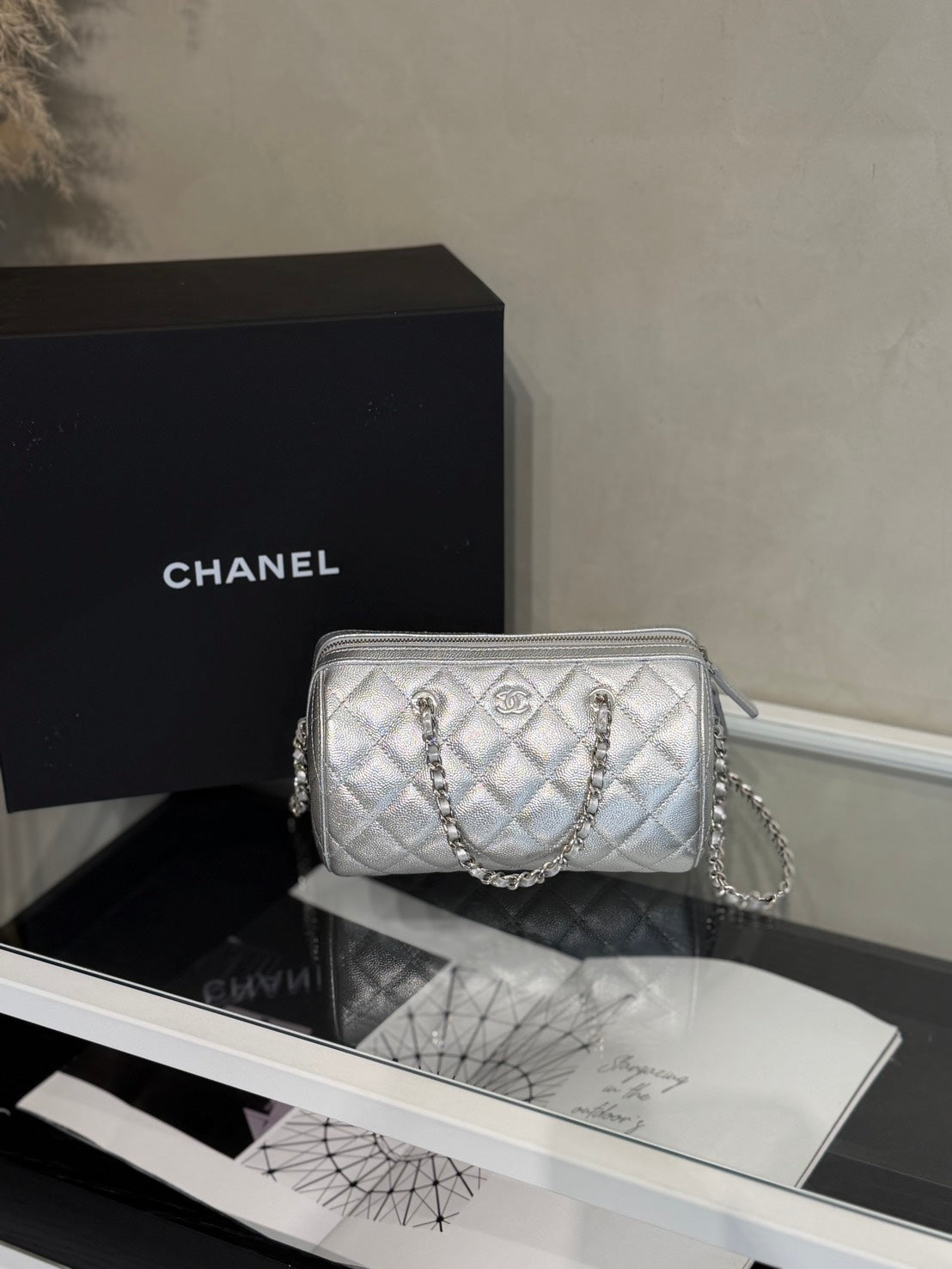 CHANEL 粒面牛皮保齡球包 - 銀