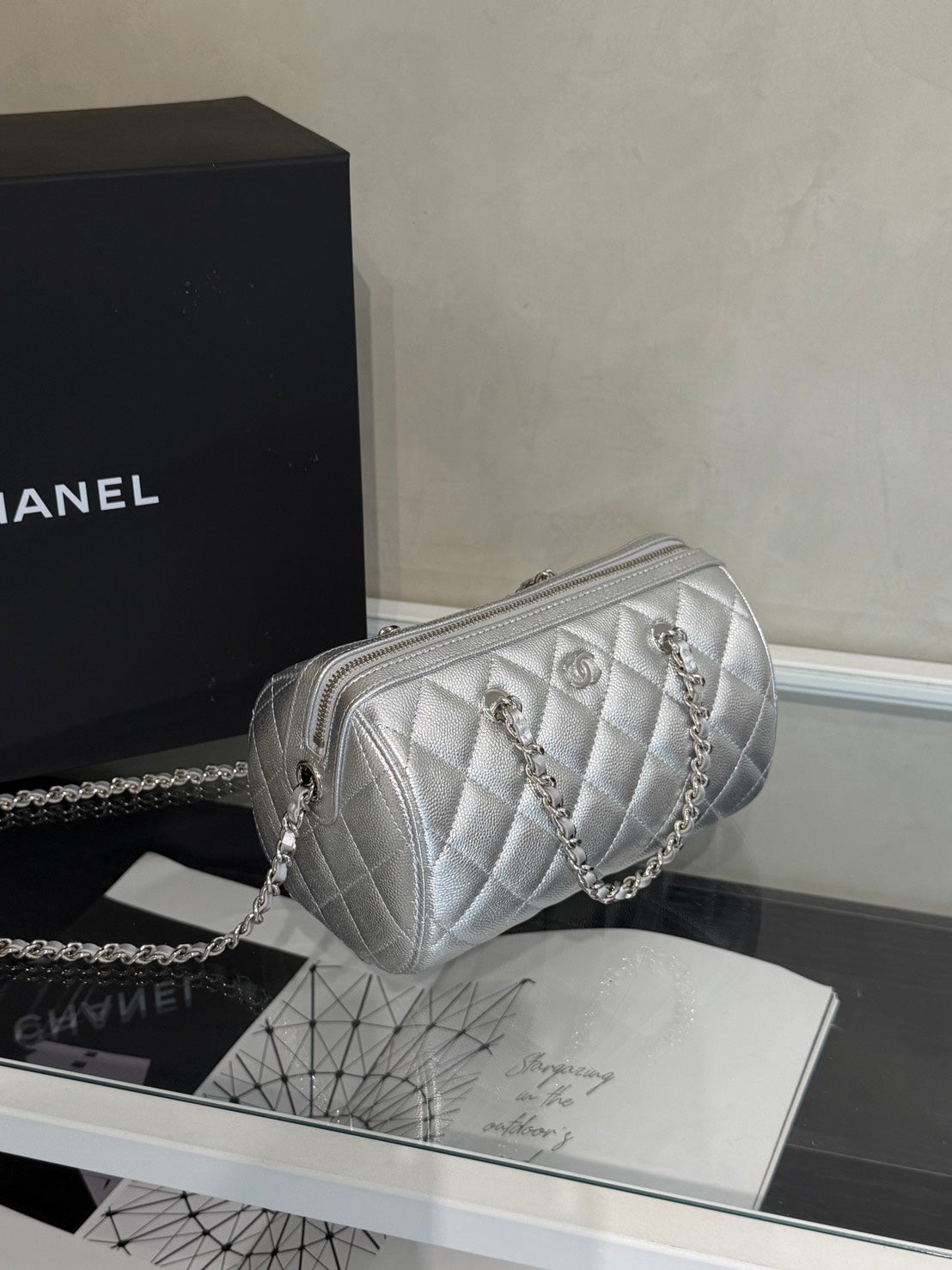 CHANEL 粒面牛皮保齡球包 - 銀