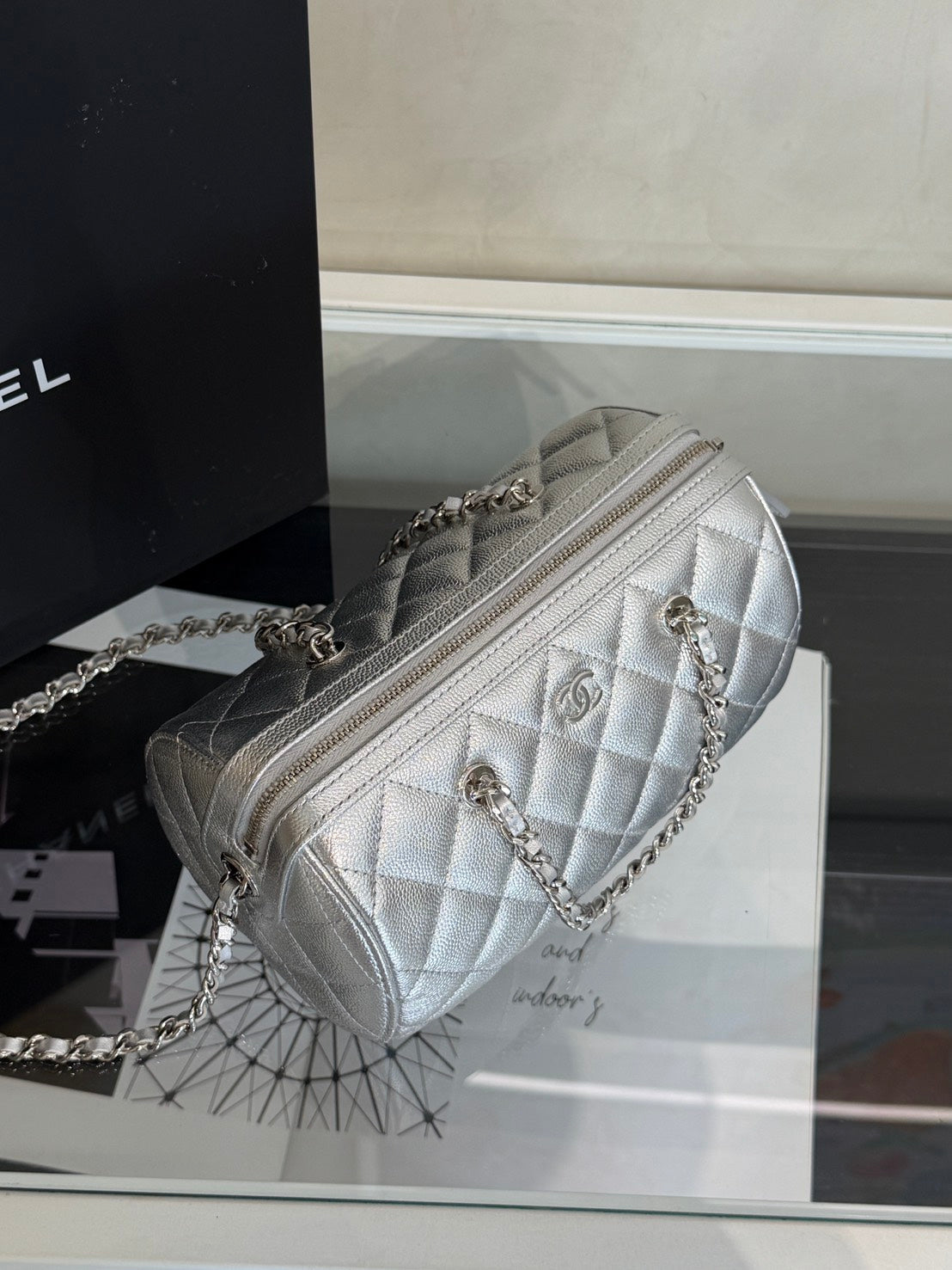 CHANEL 粒面牛皮保齡球包 - 銀
