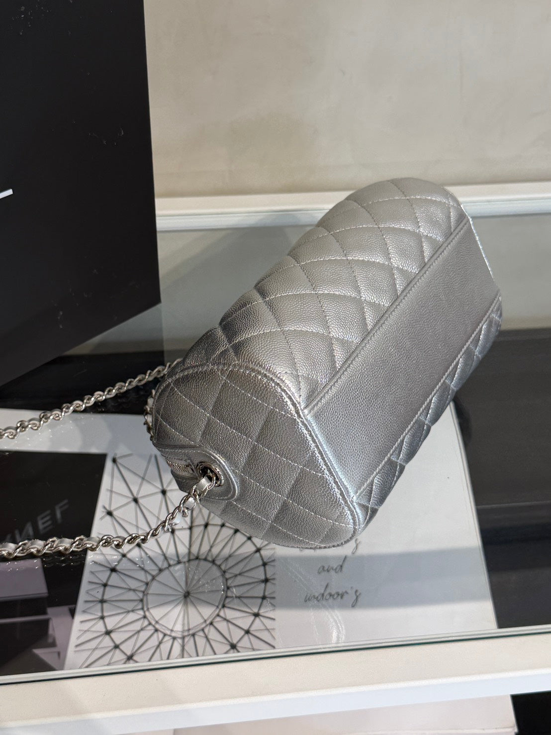 CHANEL 粒面牛皮保齡球包 - 銀