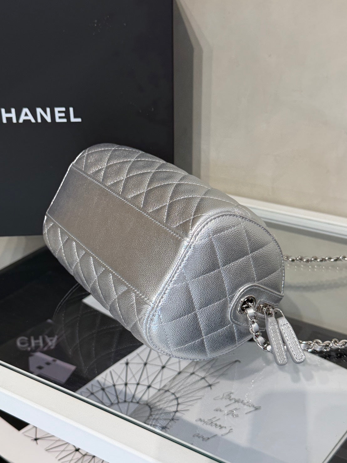 CHANEL 粒面牛皮保齡球包 - 銀