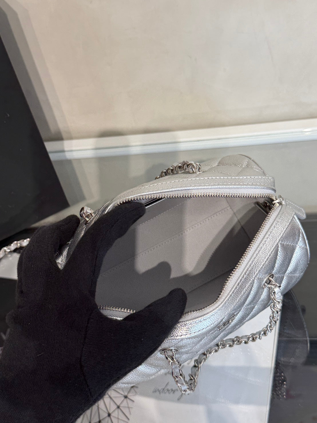 CHANEL 粒面牛皮保齡球包 - 銀