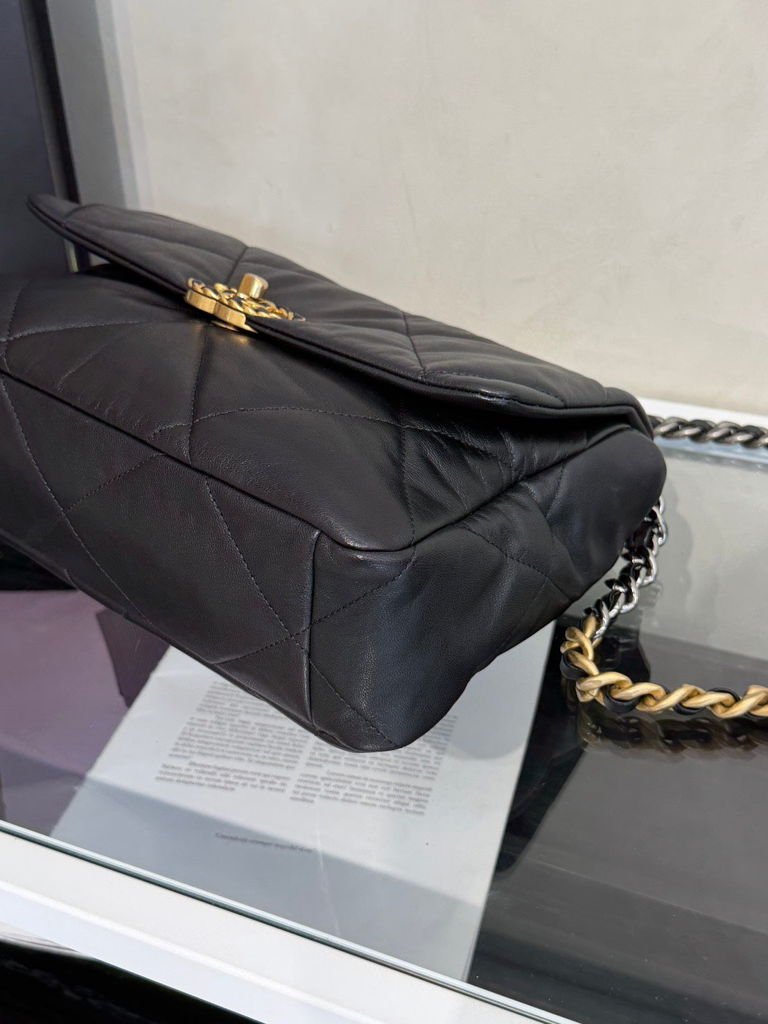 CHANEL 19 Bag 菱格紋羊皮手提肩背包 30 - 黑金28開