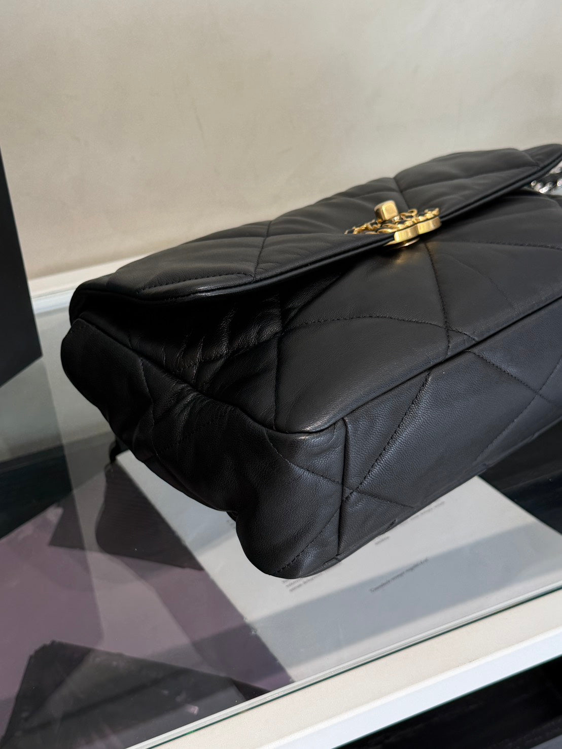 CHANEL 19 Bag 菱格紋羊皮手提肩背包 30 - 黑金28開