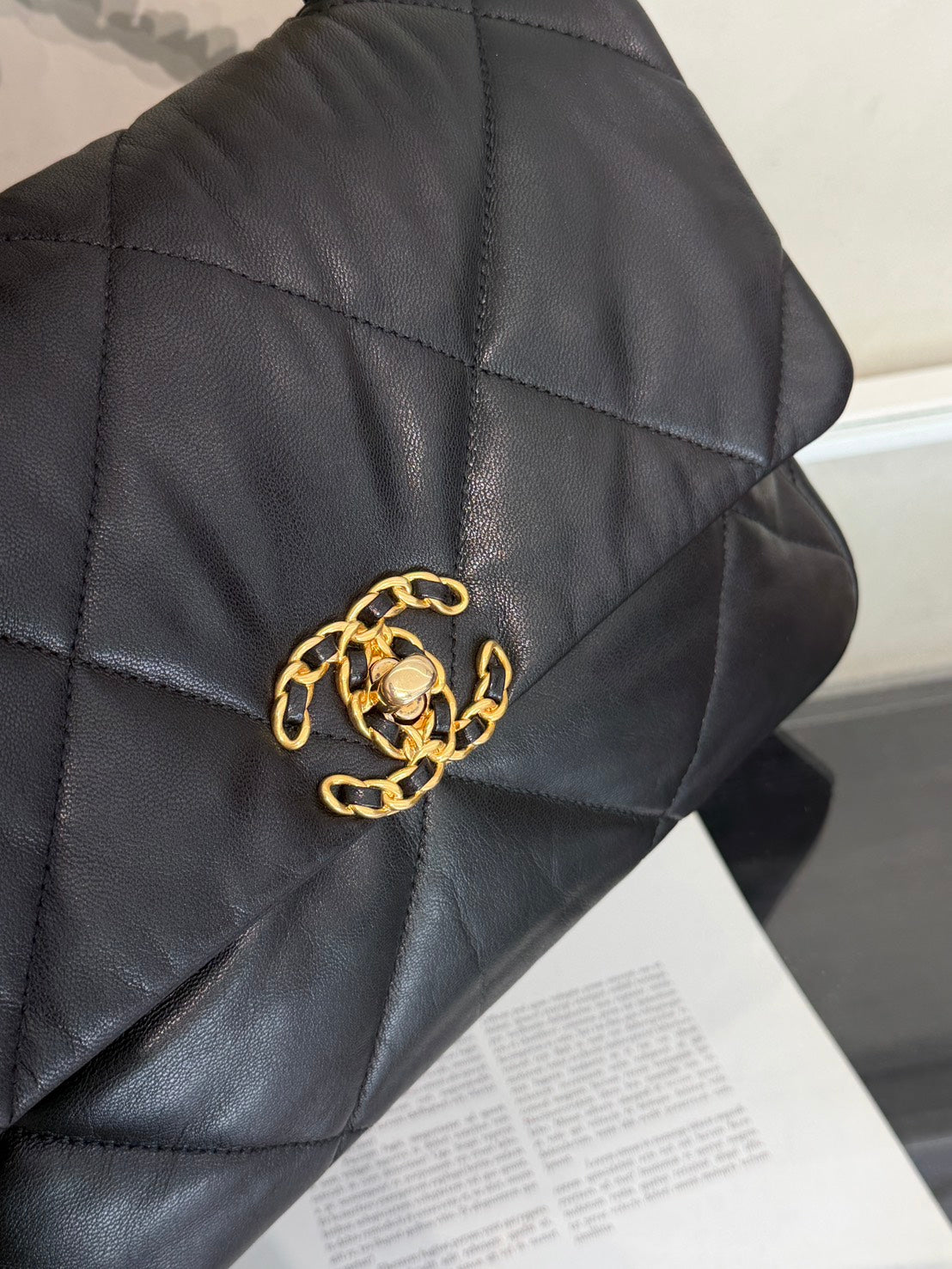 CHANEL 19 Bag 菱格紋羊皮手提肩背包 30 - 黑金28開