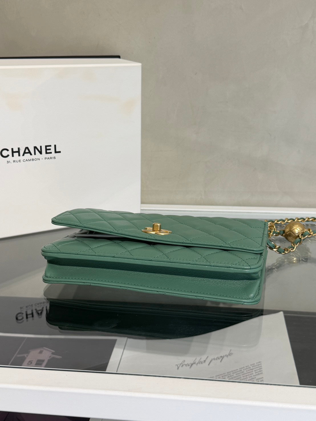 CHANEL 23C經典羊皮WOC - 金球綠金