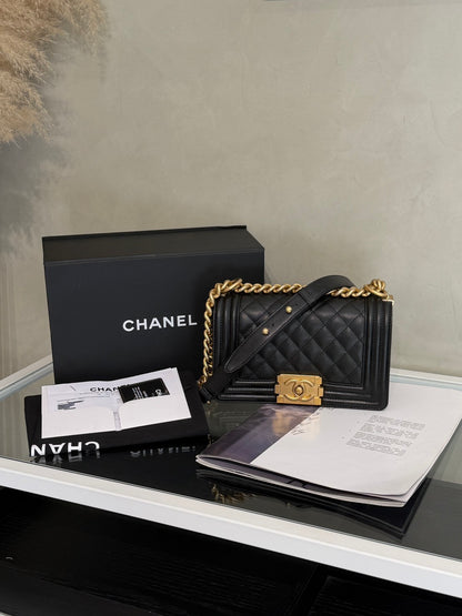CHANEL Boy20 粒面牛皮口蓋包 - 黑金26開