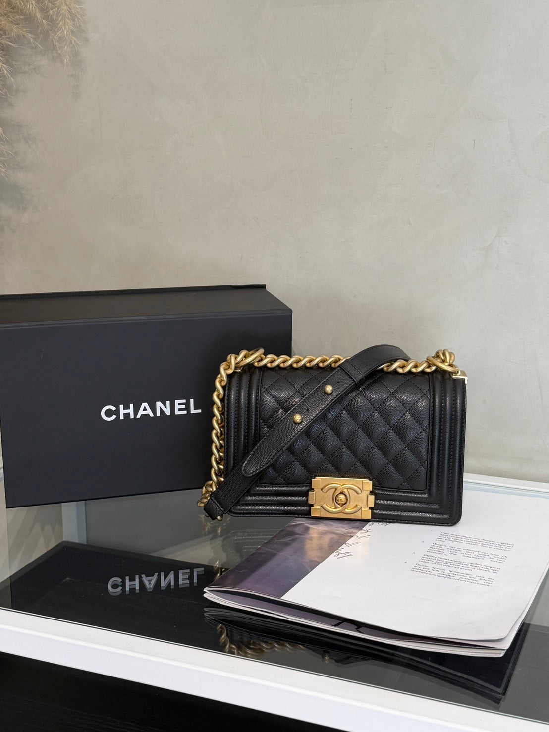 CHANEL Boy20 粒面牛皮口蓋包 - 黑金26開