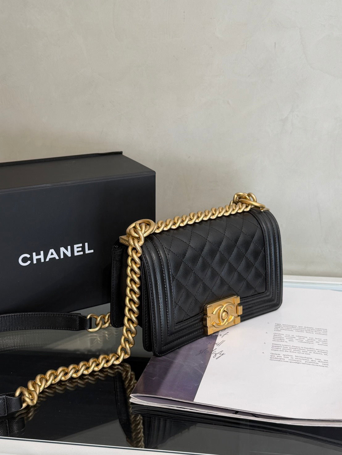 CHANEL Boy20 粒面牛皮口蓋包 - 黑金26開