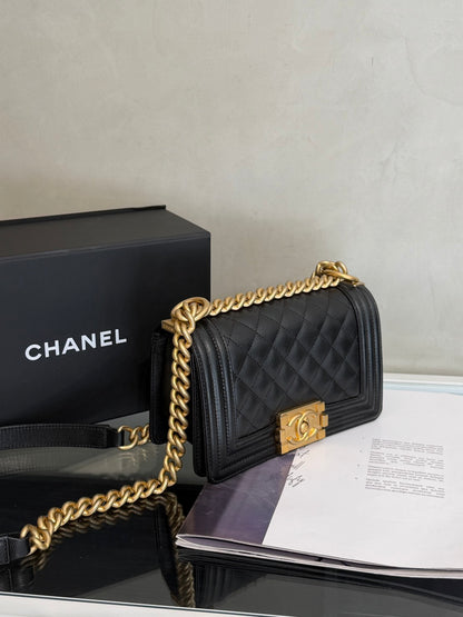CHANEL Boy20 粒面牛皮口蓋包 - 黑金26開