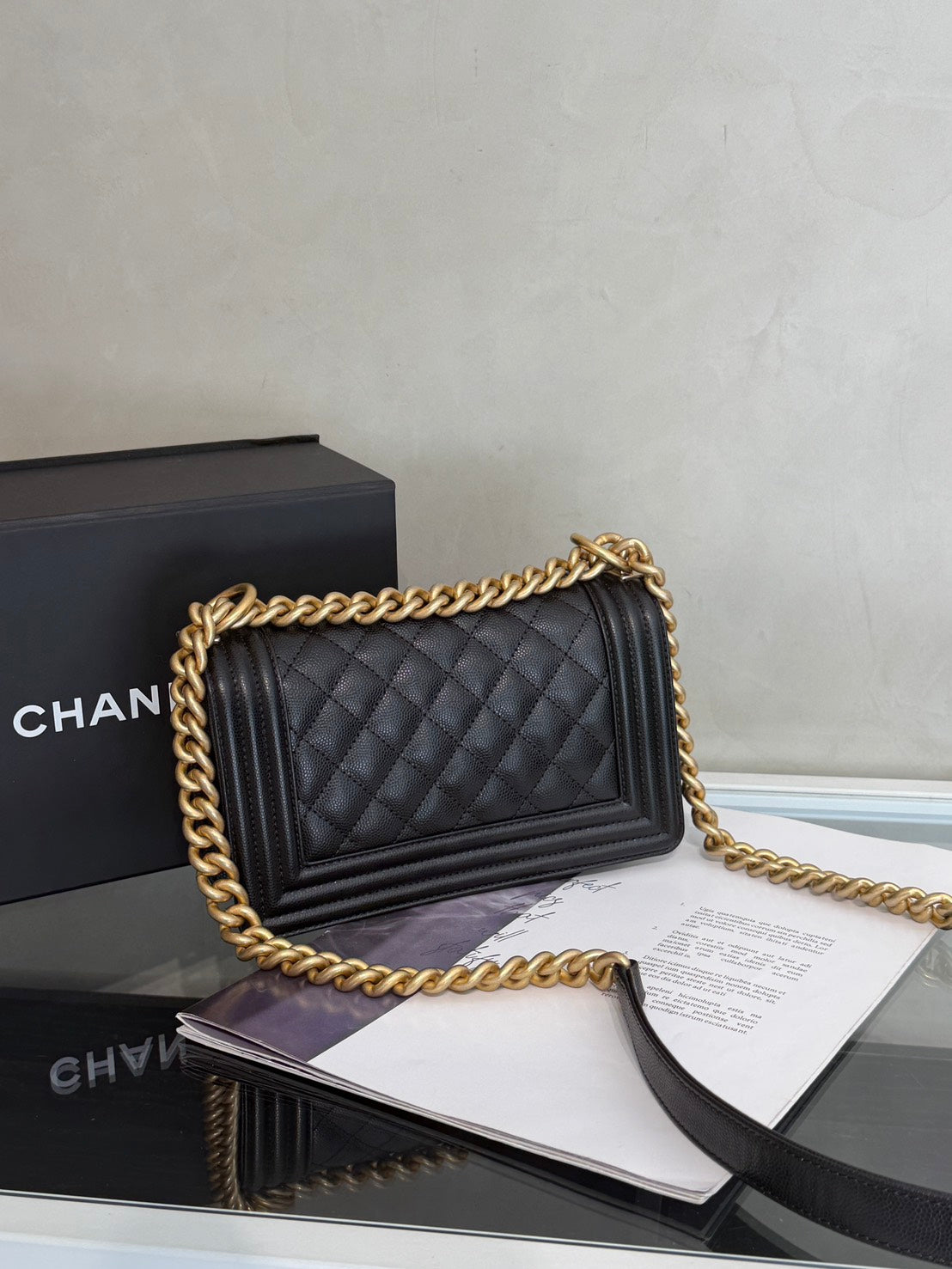 CHANEL Boy20 粒面牛皮口蓋包 - 黑金26開