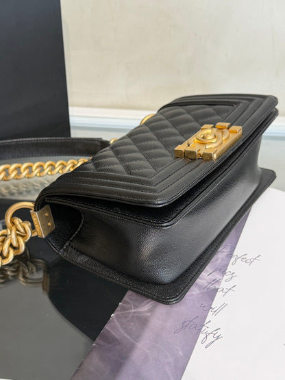 CHANEL Boy20 粒面牛皮口蓋包 - 黑金26開