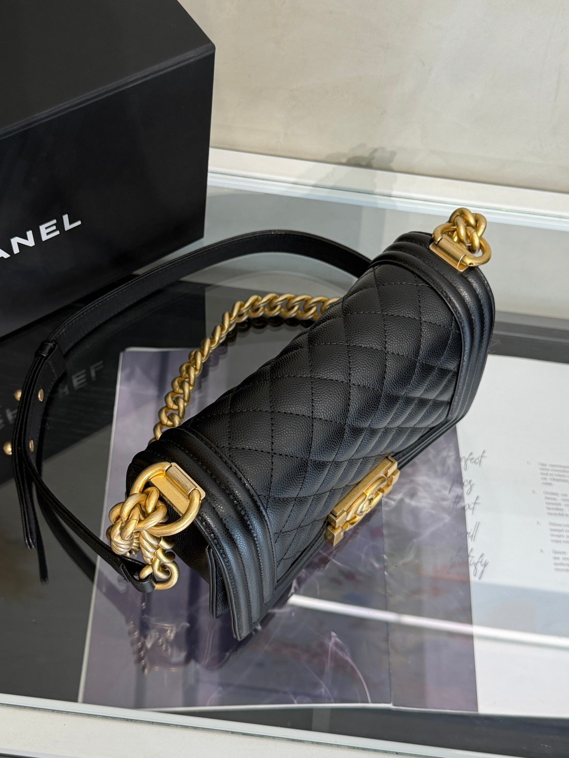CHANEL Boy20 粒面牛皮口蓋包 - 黑金26開