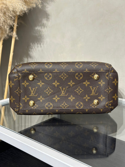 LOUIS VUITTON Montaigne BB
