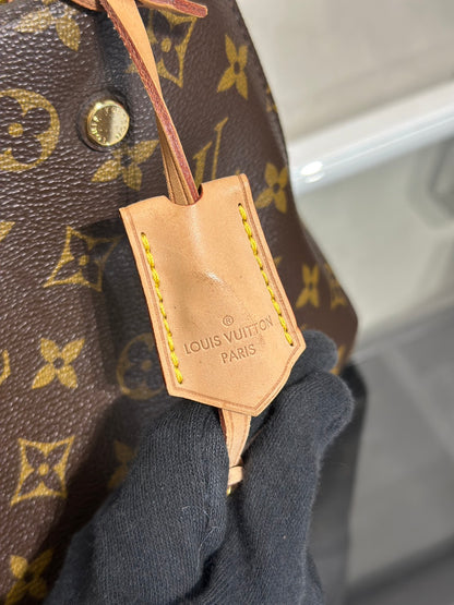 LOUIS VUITTON Montaigne BB