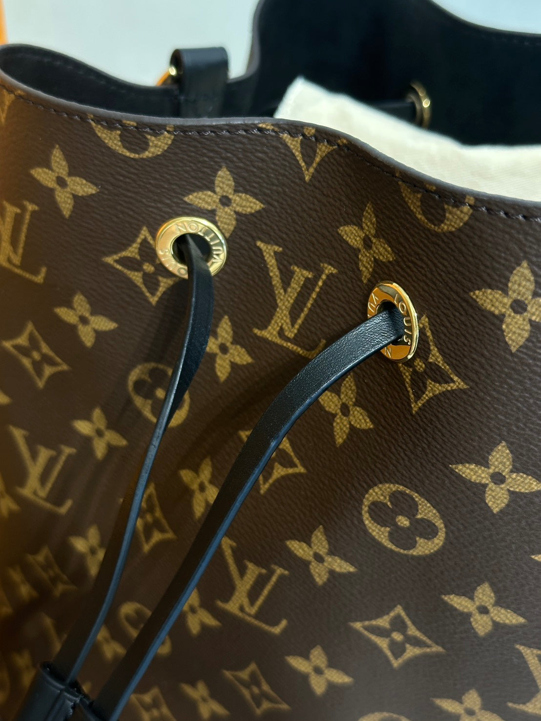 LOUIS VUITTON Neonoe水桶包 - MM黑