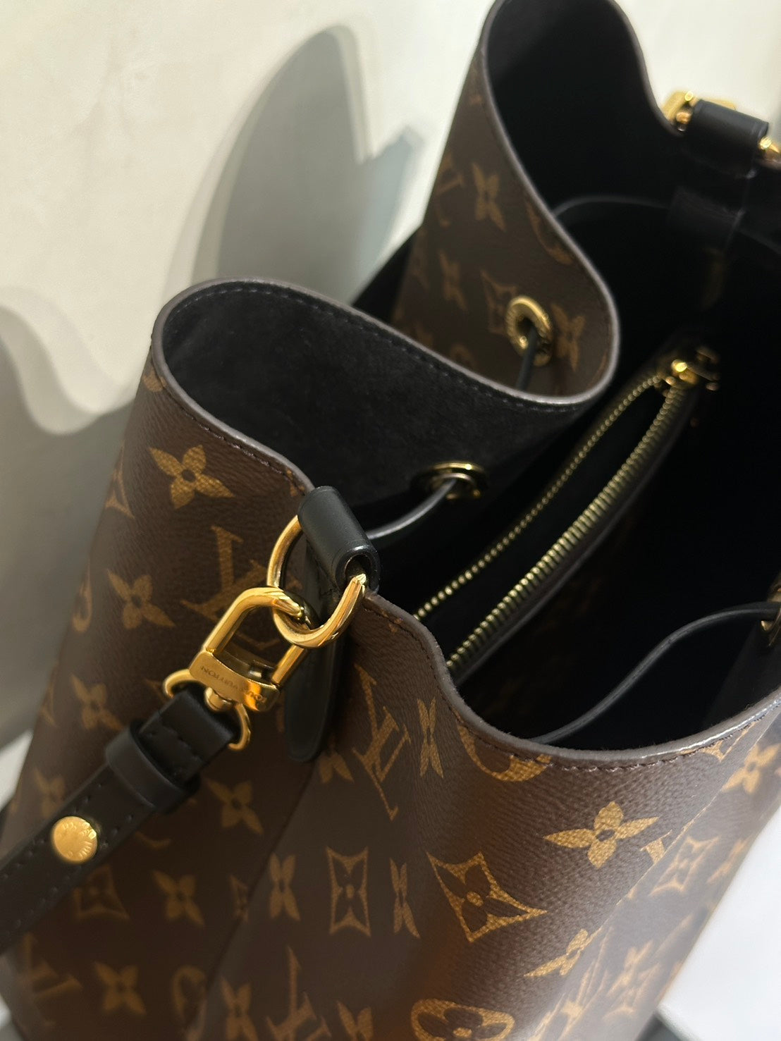 LOUIS VUITTON Neonoe水桶包 - MM黑
