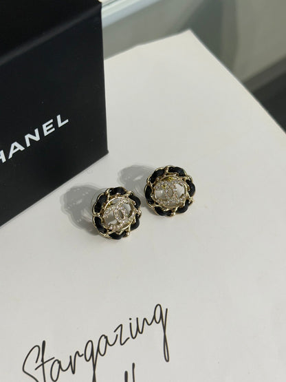 CHANEL 皮穿鍊圈圈水鑽雙C耳環 - 黑金