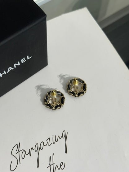 CHANEL 皮穿鍊圈圈水鑽雙C耳環 - 黑金