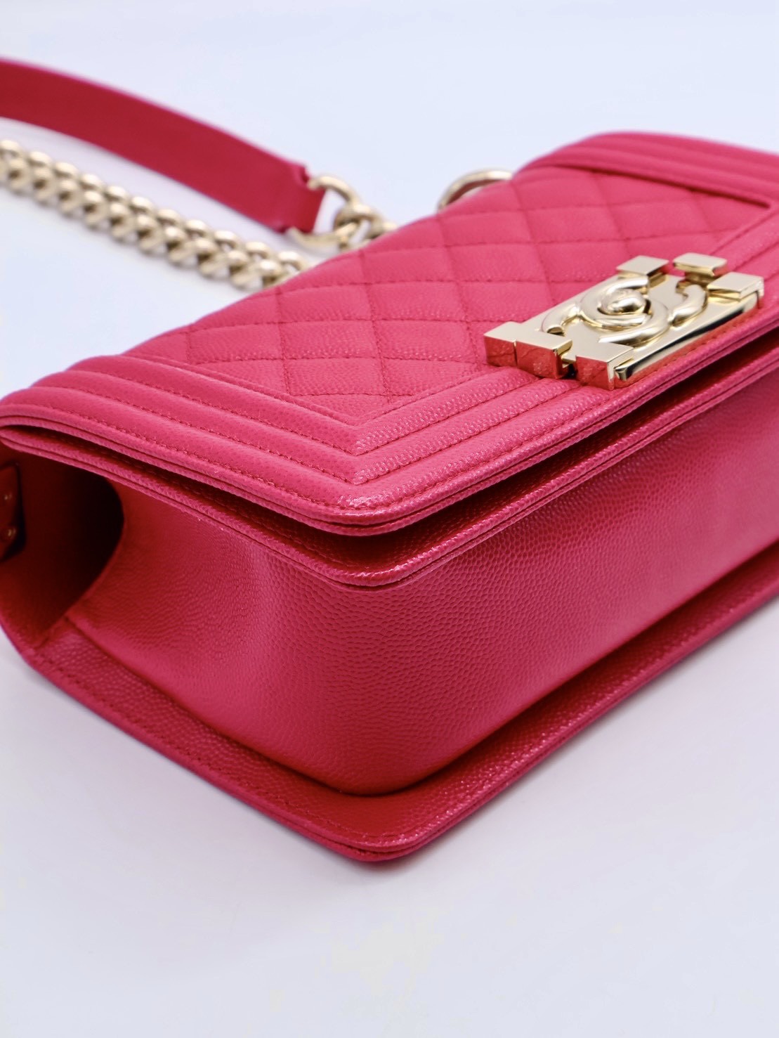 CHANEL Boy20 粒面牛皮口蓋包 - 桃紅金23開