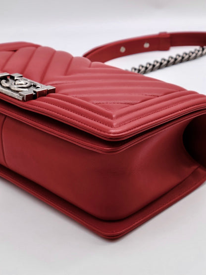 CHANEL Boy25 V紋牛皮口蓋包 - 紅銀22開