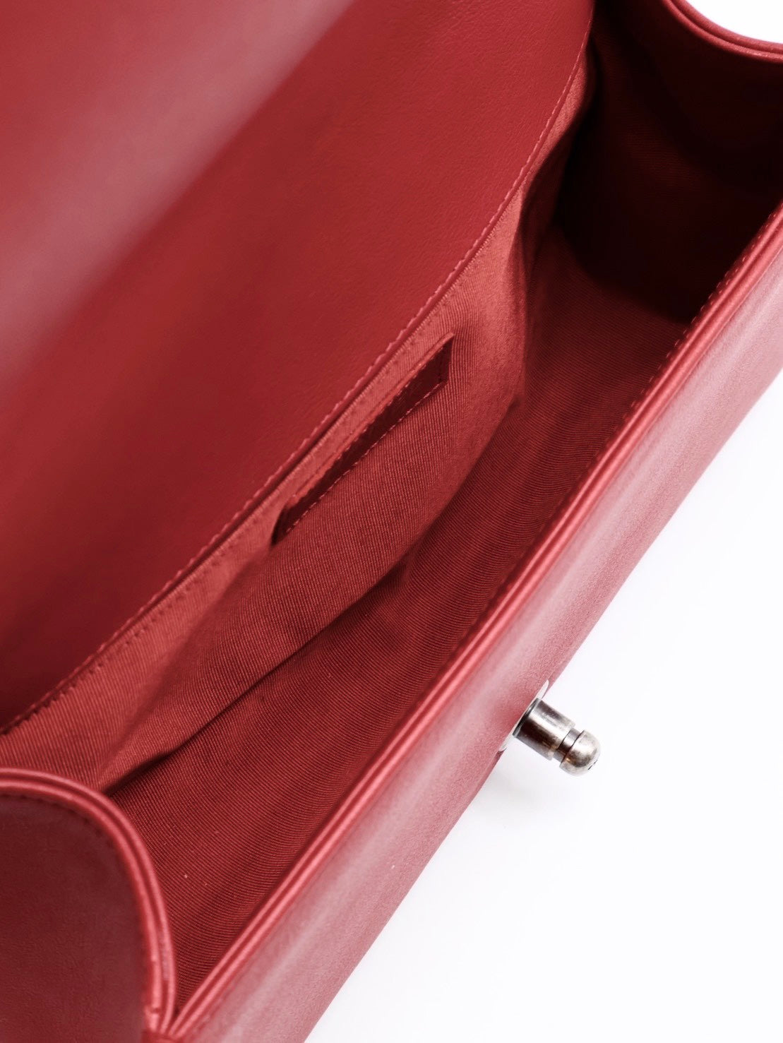 CHANEL Boy25 V紋牛皮口蓋包 - 紅銀22開