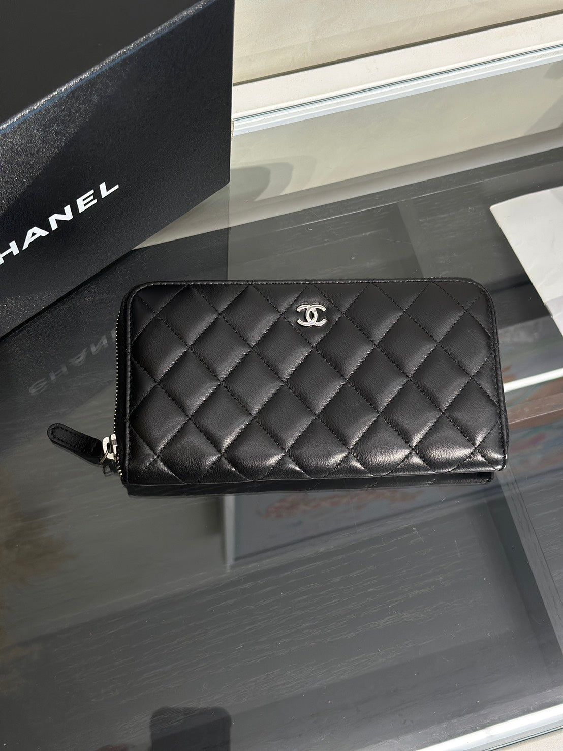 CHANEL 經典羊皮拉鍊長夾 - 黑銀17開
