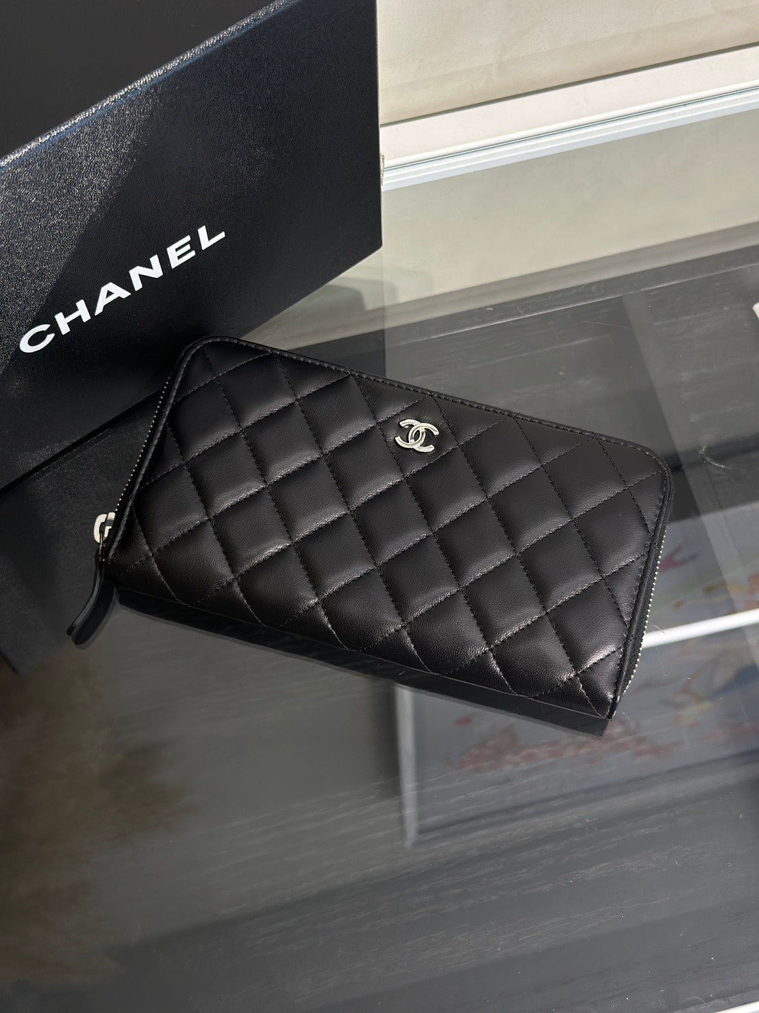 CHANEL 經典羊皮拉鍊長夾 - 黑銀17開