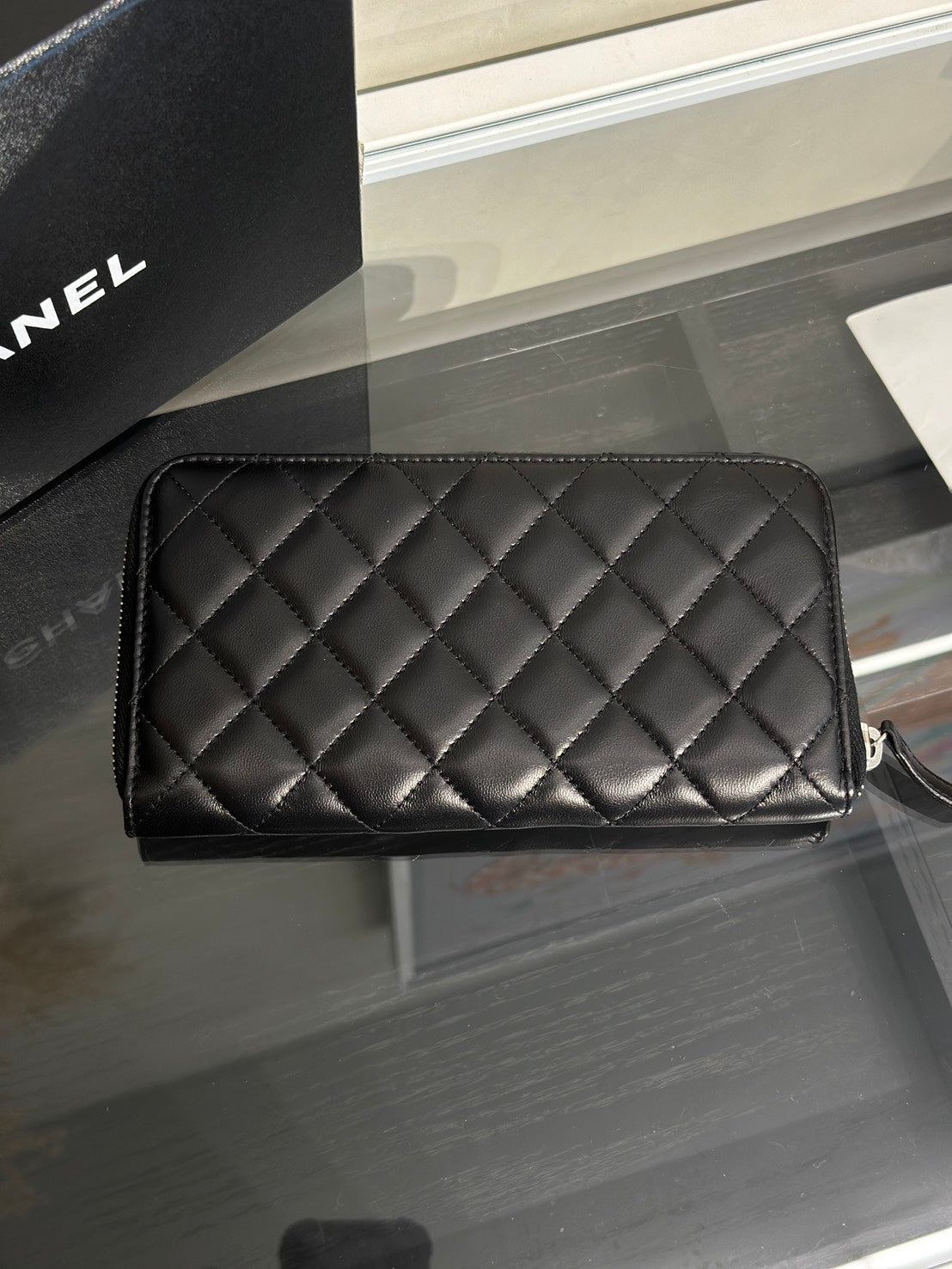 CHANEL 經典羊皮拉鍊長夾 - 黑銀17開