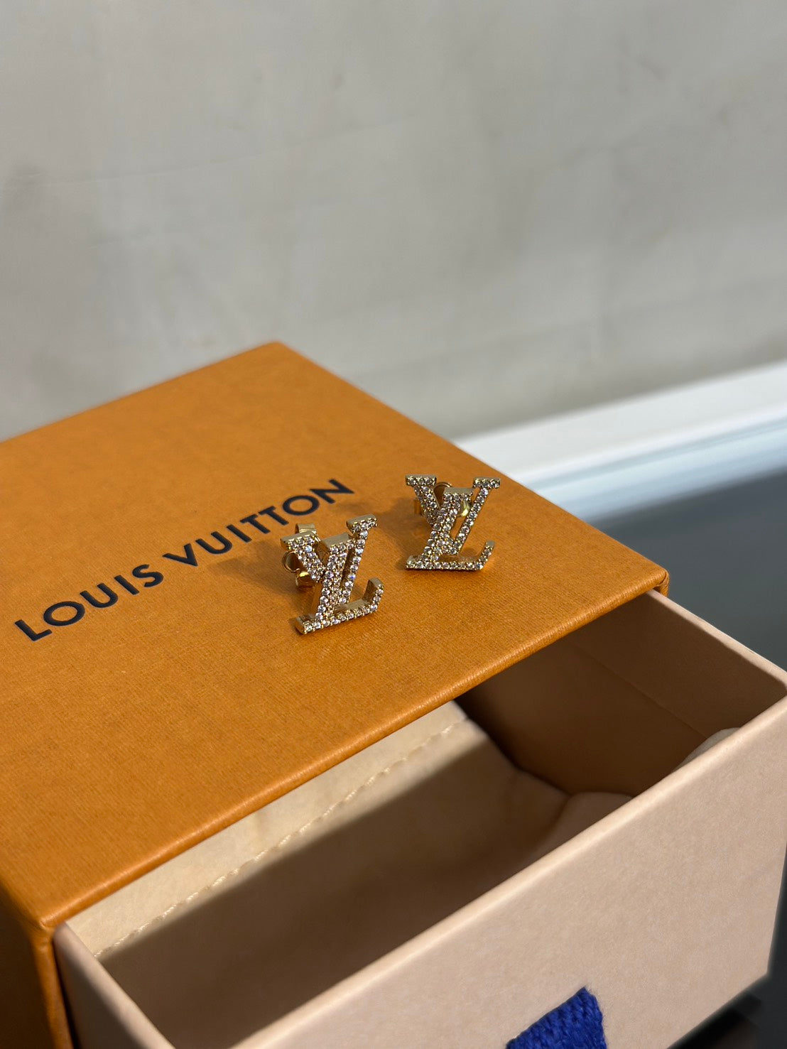 LOUIS VUITTON LV Iconic滿鑽耳環