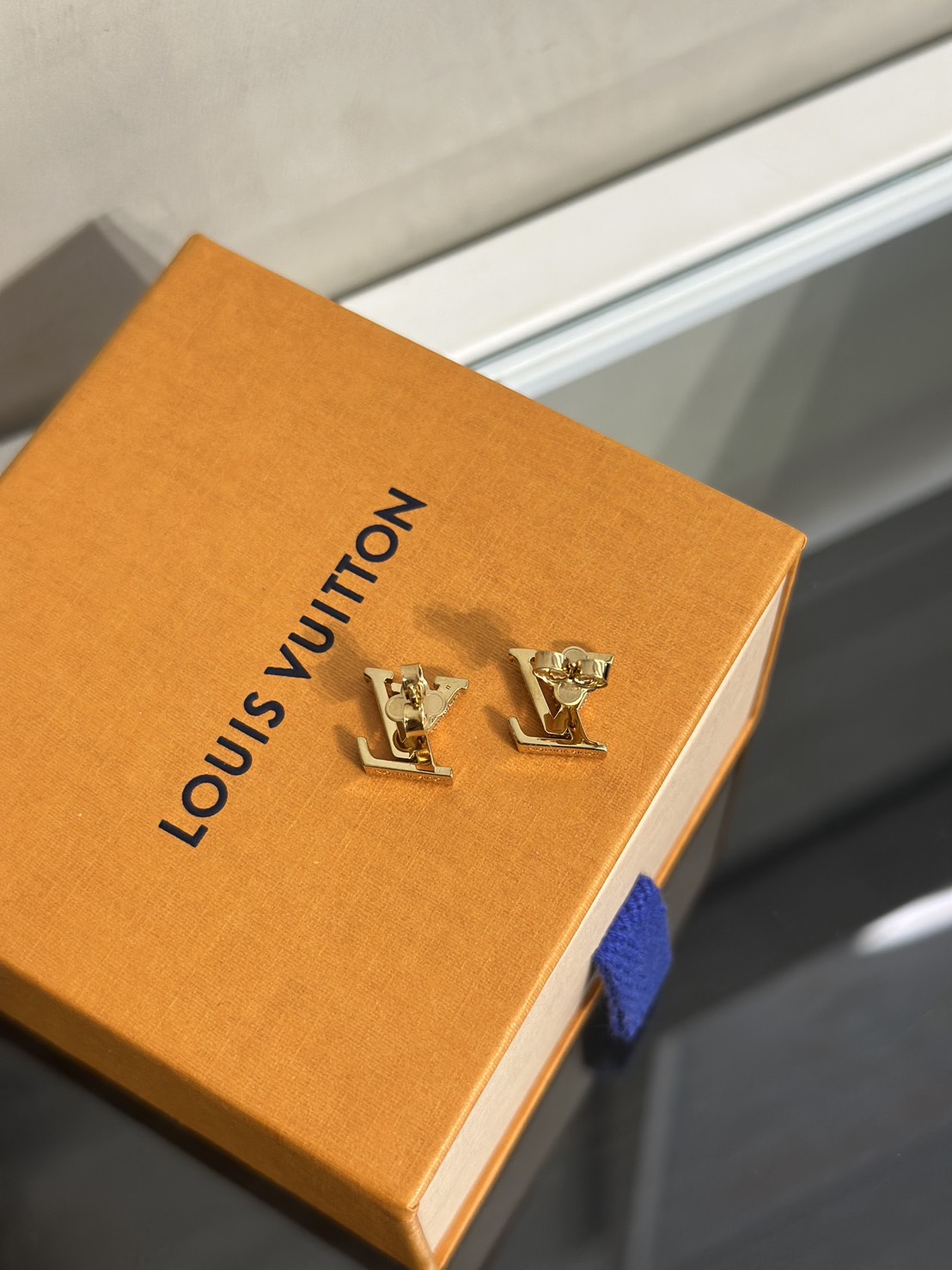 LOUIS VUITTON LV Iconic滿鑽耳環