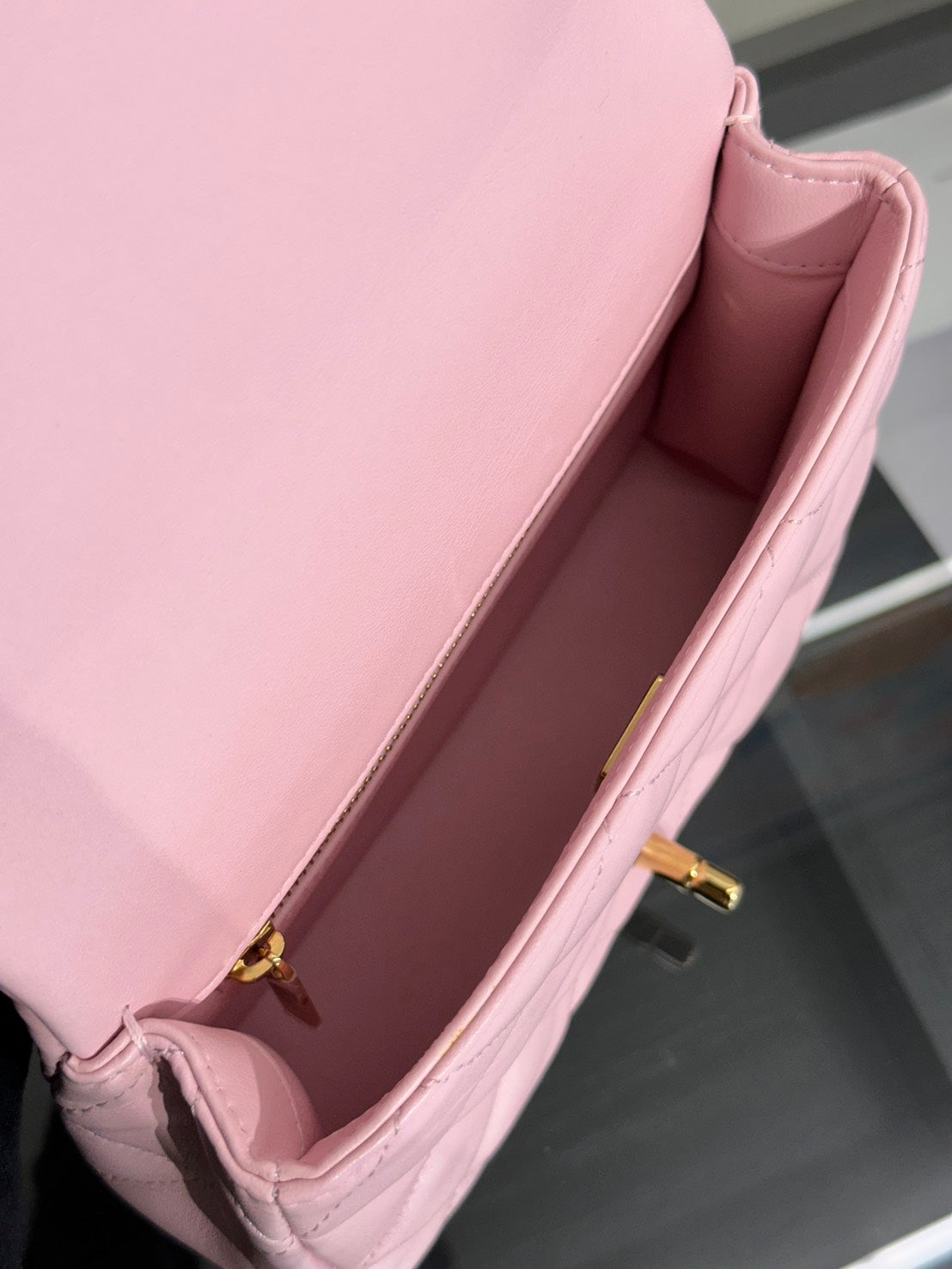 CHANEL 24S壓克力手提Mini CF20 - 粉金