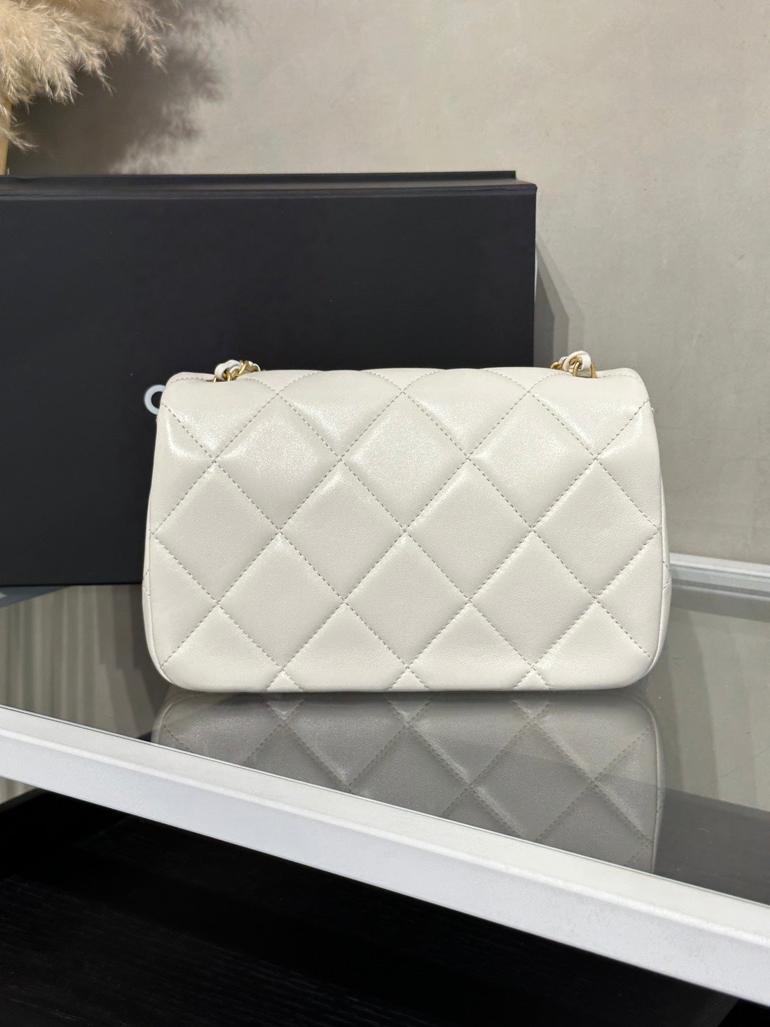 CHANEL 24S珍珠湯圓調節口蓋包 20 - 白金