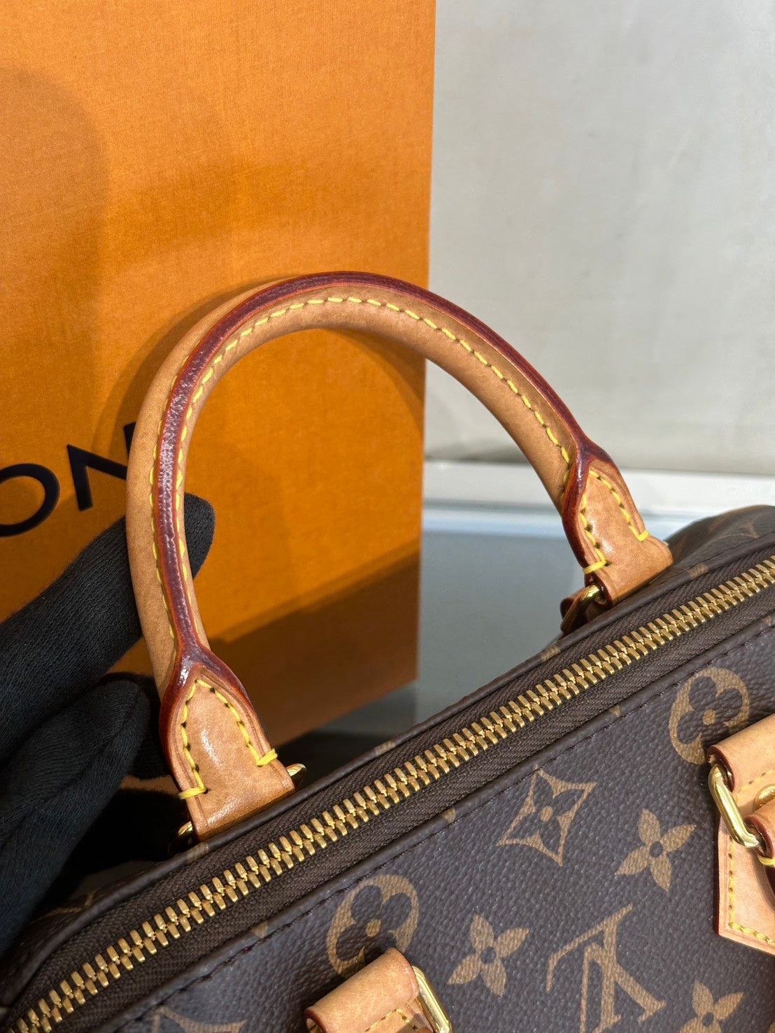 LOUIS VUITTON Speedy Bandouliere 20 - 黑邊背帶