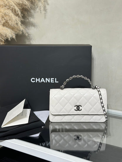 CHANEL 23K水鑽皮穿鍊手柄風琴包 - 白槍色
