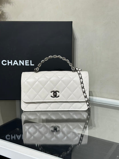 CHANEL 23K水鑽皮穿鍊手柄風琴包 - 白槍色