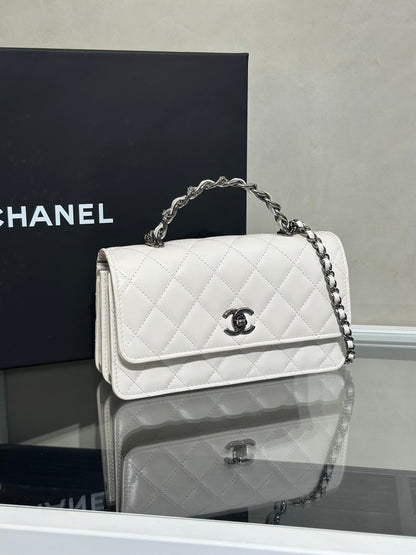 CHANEL 23K水鑽皮穿鍊手柄風琴包 - 白槍色