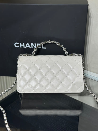 CHANEL 23K水鑽皮穿鍊手柄風琴包 - 白槍色