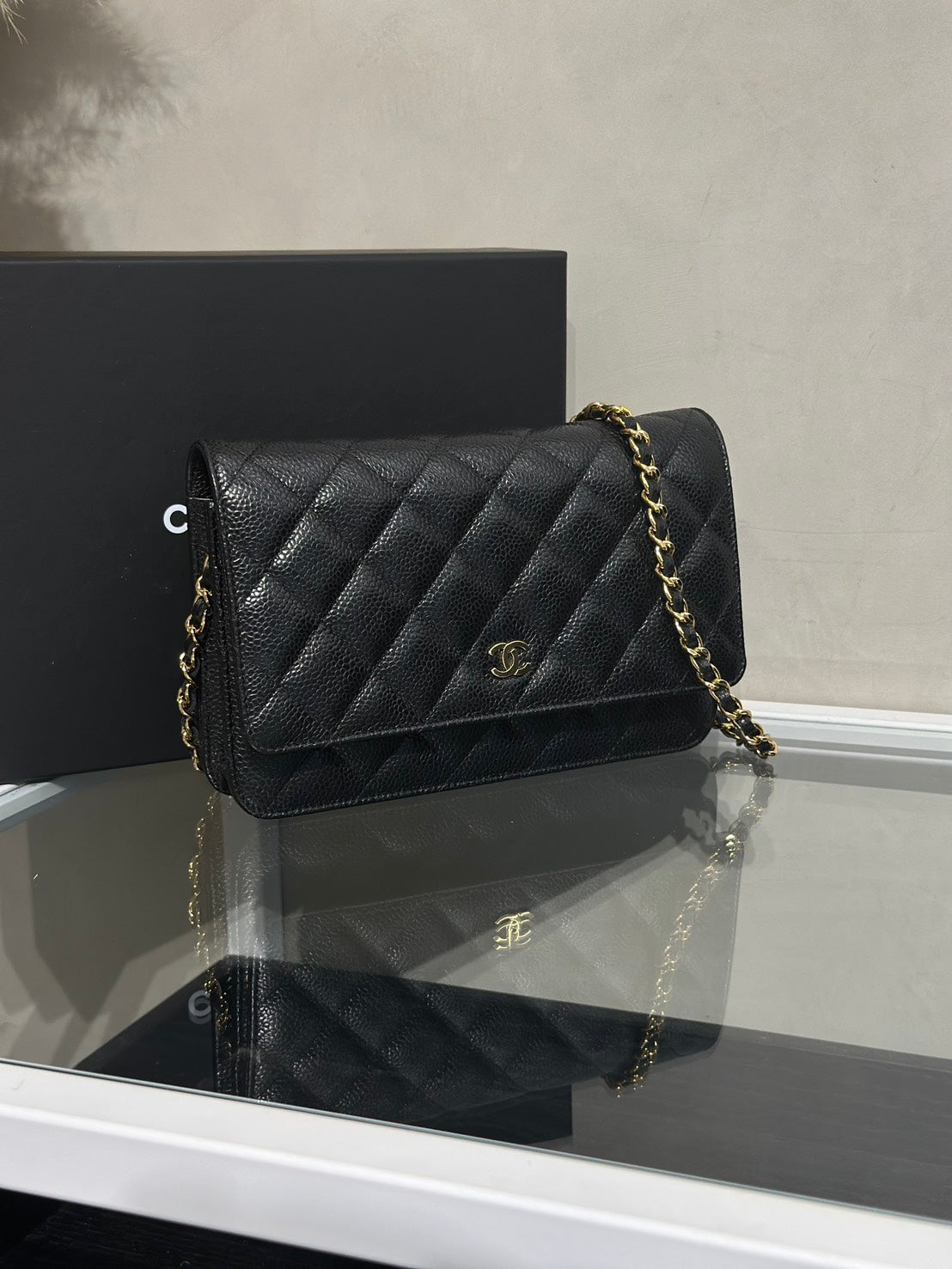 CHANEL 經典粒面牛皮WOC - 黑金31開