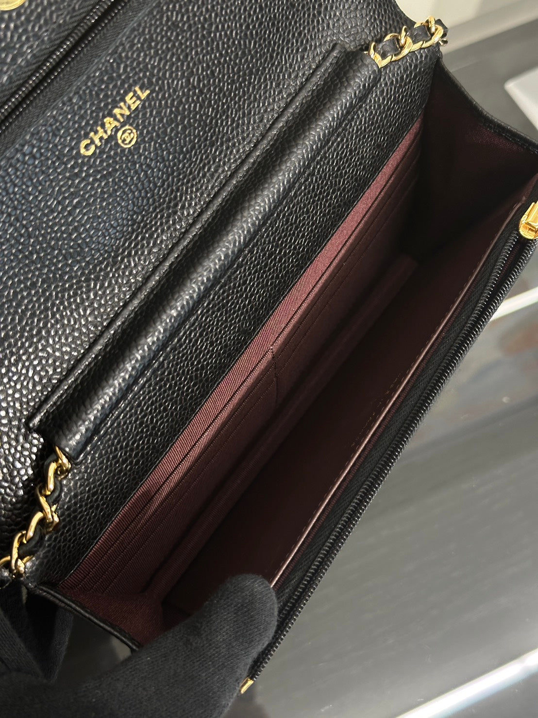 CHANEL 經典粒面牛皮WOC - 黑金31開
