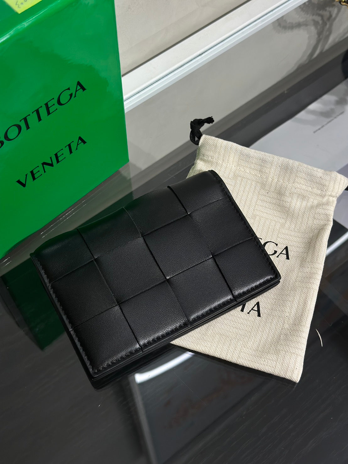 BOTTEGA VENETA Cassette經典編織護照夾 - 黑