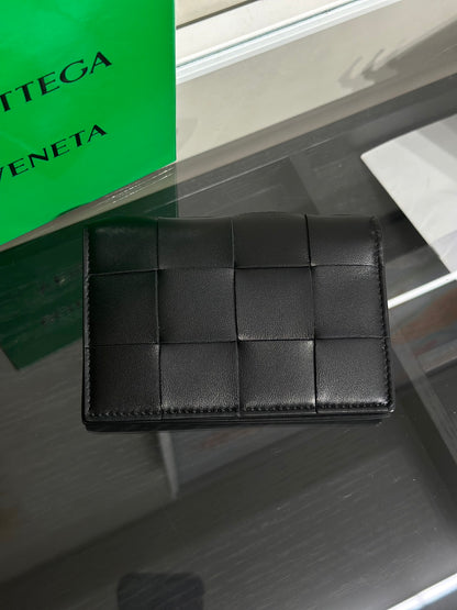 BOTTEGA VENETA Cassette經典編織護照夾 - 黑